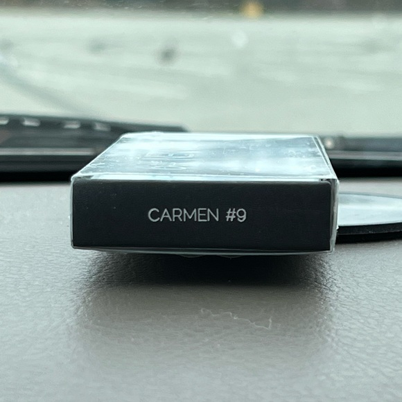 Huda Beauty Lashes - Picture 5 of 7